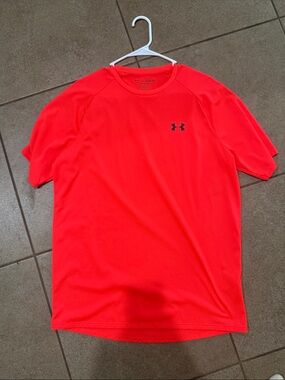 NWT Under Armour Men’s Bright Coral Performance Short Sleeve Tee